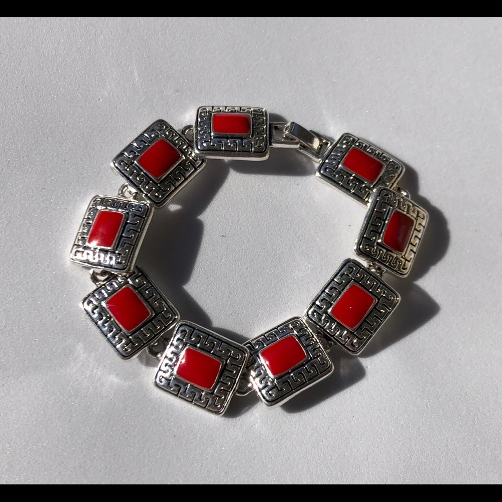 Vintage red bracket